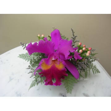 Arreglo floral con orquídea